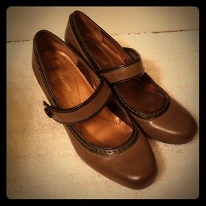 Naturalize Tan Mary Jane Pumps Size 10